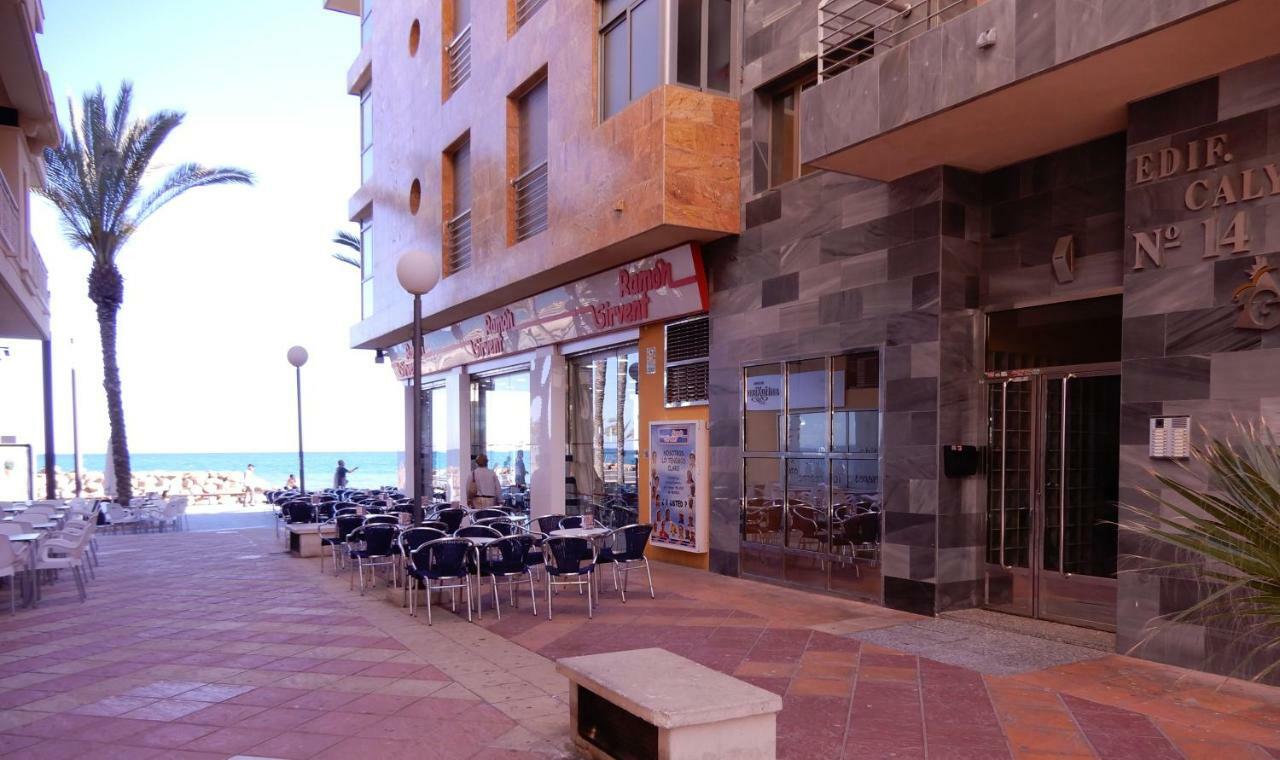 Edificio 1º línea de playa, en paseo marítimo de Torrevieja, Alicante, Costa Blanca Exterior foto
