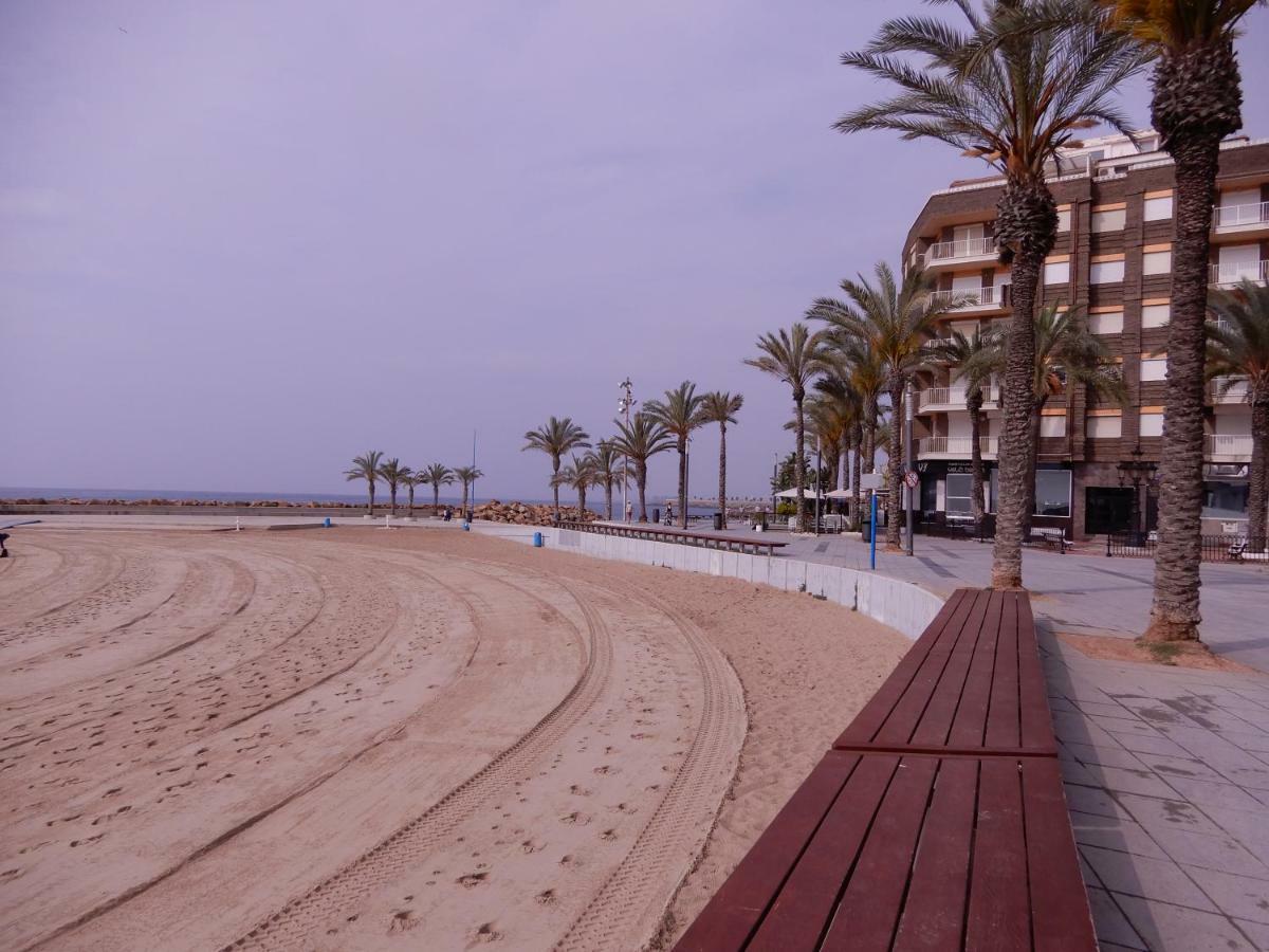 Edificio 1º línea de playa, en paseo marítimo de Torrevieja, Alicante, Costa Blanca Exterior foto