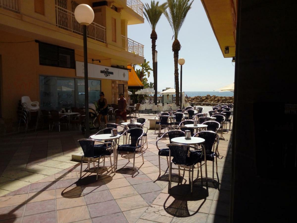 Edificio 1º línea de playa, en paseo marítimo de Torrevieja, Alicante, Costa Blanca Exterior foto