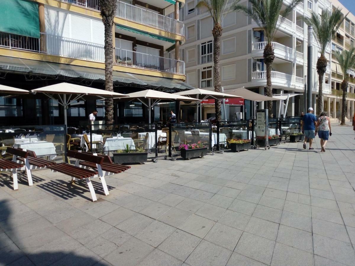 Edificio 1º línea de playa, en paseo marítimo de Torrevieja, Alicante, Costa Blanca Exterior foto