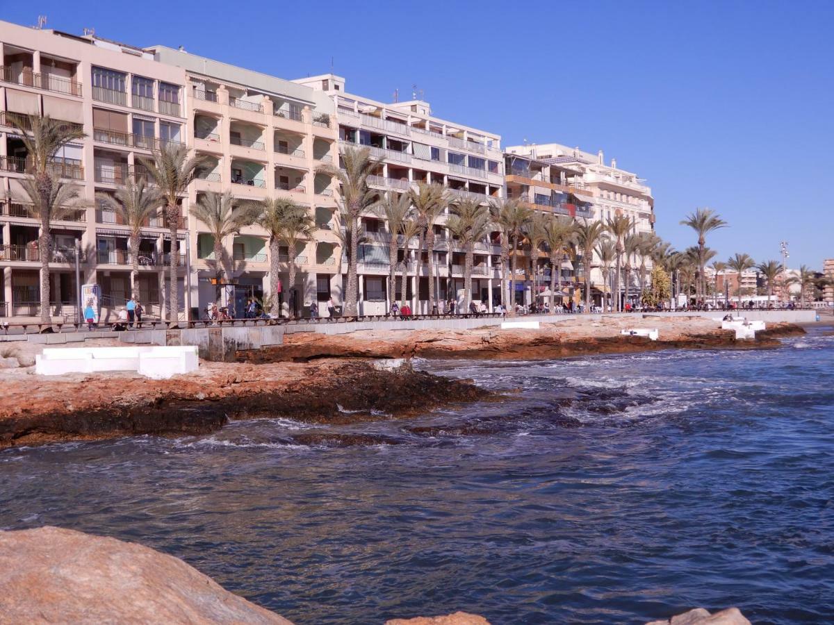 Edificio 1º línea de playa, en paseo marítimo de Torrevieja, Alicante, Costa Blanca Exterior foto
